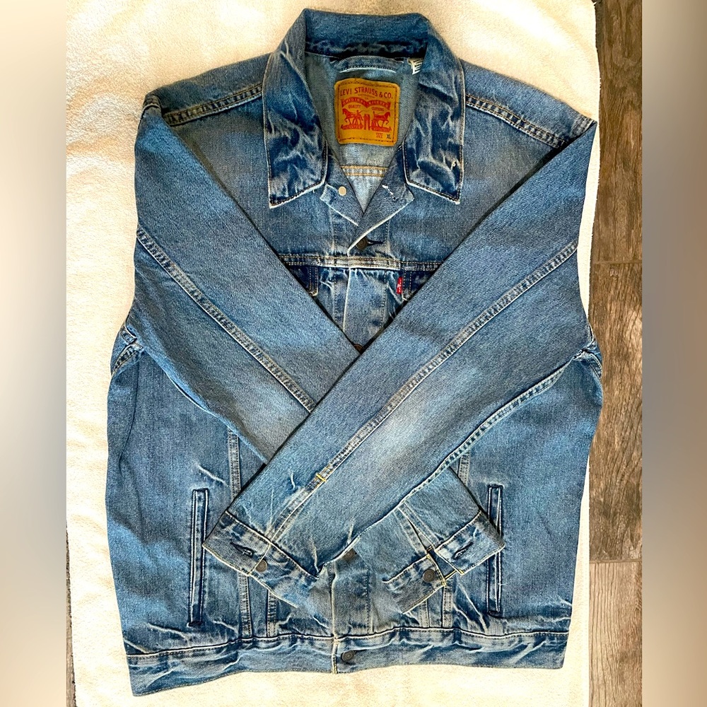 Men’s Levi Jean Jacket size XL